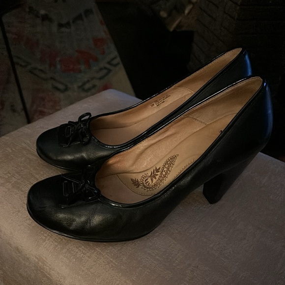 Black leather Söfft 3” heels size 10W - Picture 2 of 5